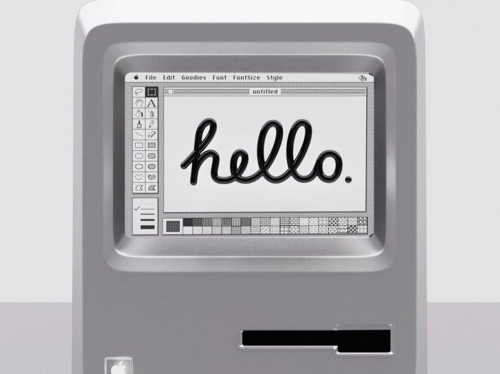 Kleines Gerät mit dem Wort hello auf dem Display
