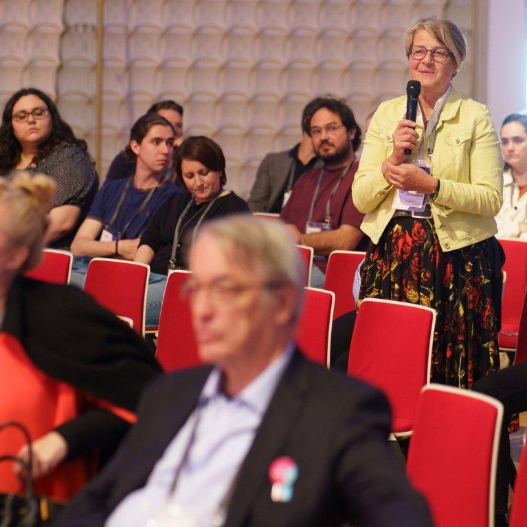 Foto der Besuchenden beim Fundraising Kongress 2025, Foto Credit: Jan-Niklas Behlen