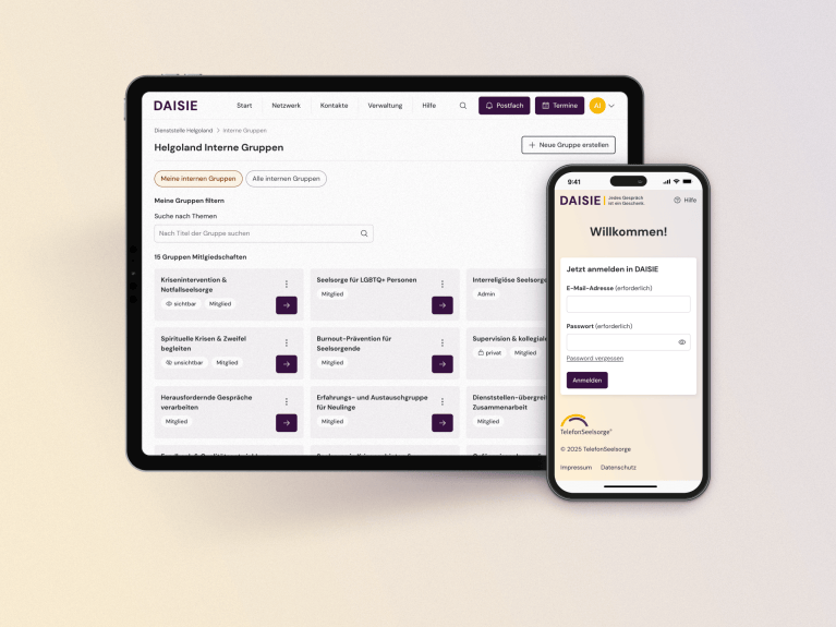 Mockup mit einem Tablet und einem Smartphone. Auf den Displays sind verschiedene Bereiche der digitalen Lösung für die TelefonSeelsorge abgebildet.