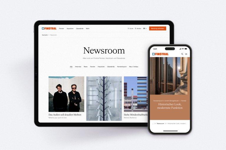 Mockup der Newsroom Section auf der Finstral Websit, dargestellt auf einem Tablet und Smartphone Display. 